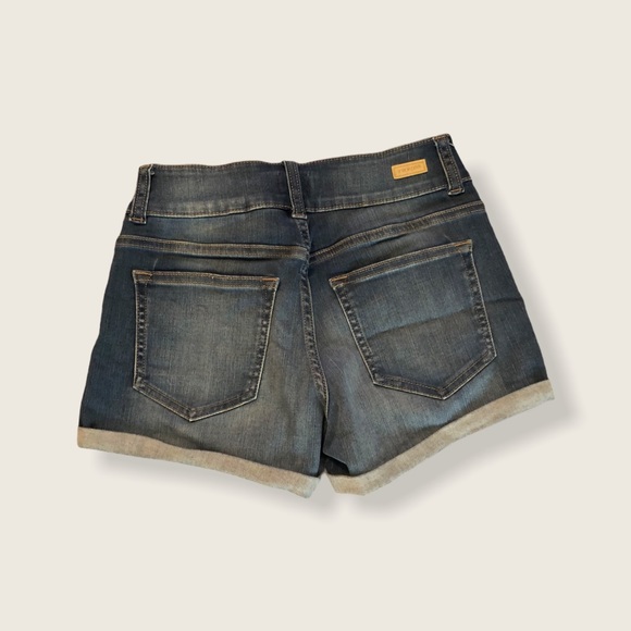 Sneak peek size small shorts - Picture 2 of 2